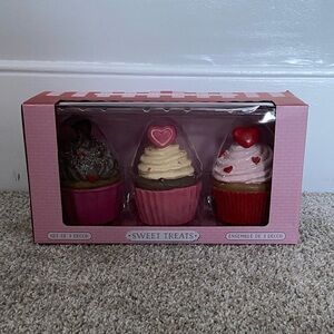 Sweet Treats Valentine's Day Decor Cupcakes NWT